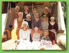 Hele gruppen - Voerg&aring;rd 2011  &raquo; Click to zoom ->