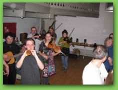 Musik skal der ogs&aring; til.  &raquo; Click to zoom ->