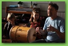 Morten Musikus g&aring;r ind i balladen.  &raquo; Click to zoom ->